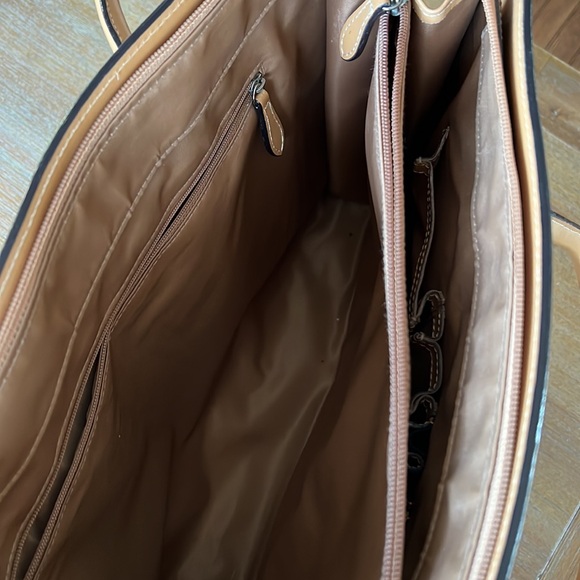 Lodi’s Tan Leather Laptop Bag - Picture 5 of 9